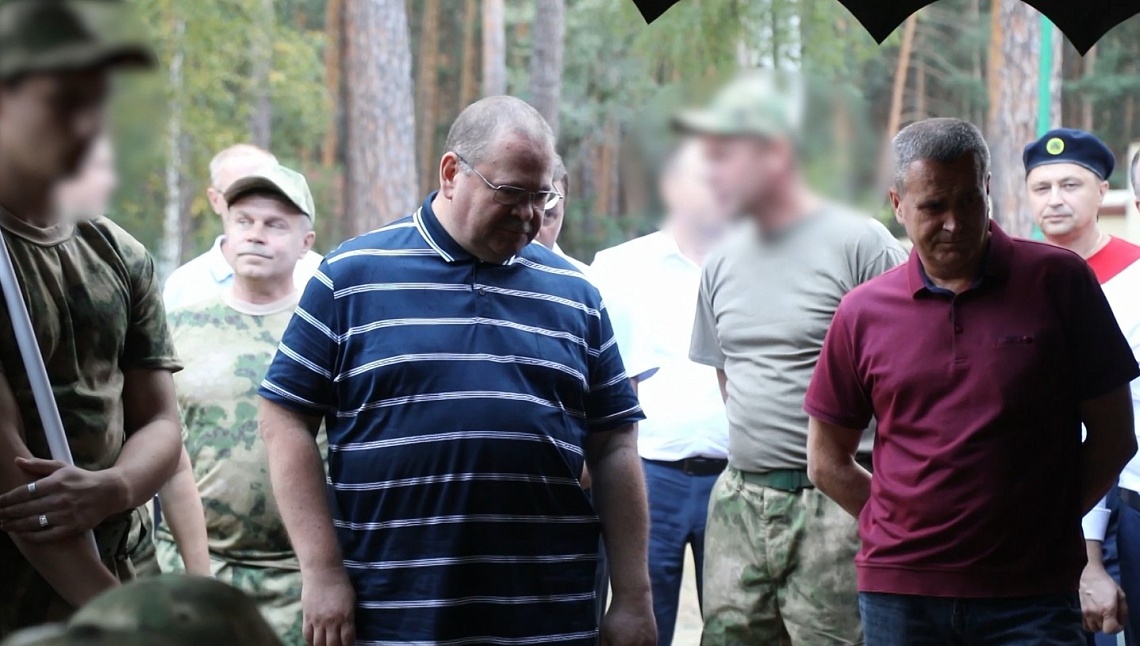 Заместитель полпреда президента в ПФО  Олег Машковцев и губернатор Олег Мельниченко встретились с бойцами отряда «Тигр»